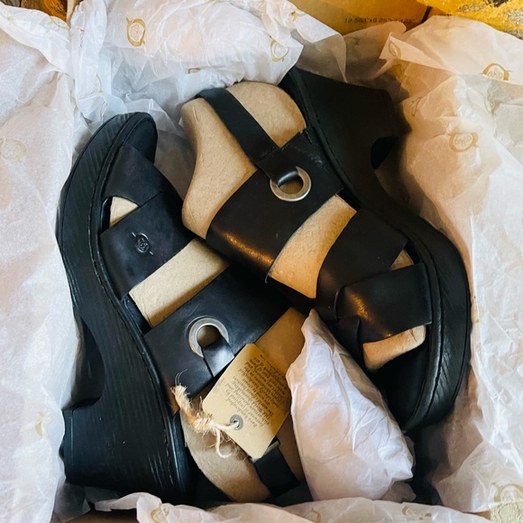 Born Shoes - Born Sandals size 10 New never worn in shoe box (leisure) F65503